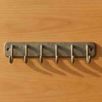 Metallhakenleiste mit sechs Zinken
